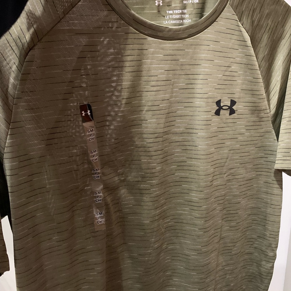 Men’s short sleeve Underarmer shirt